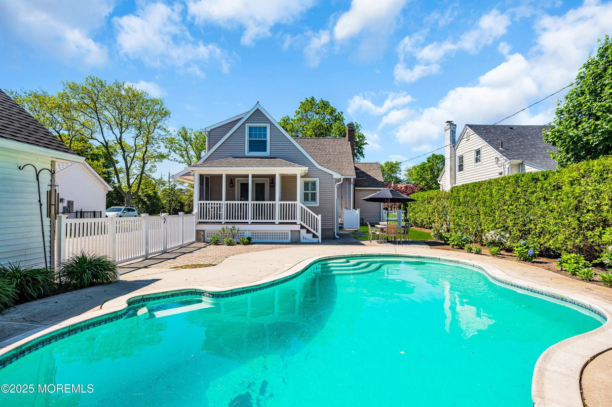 Exterior, Pool
