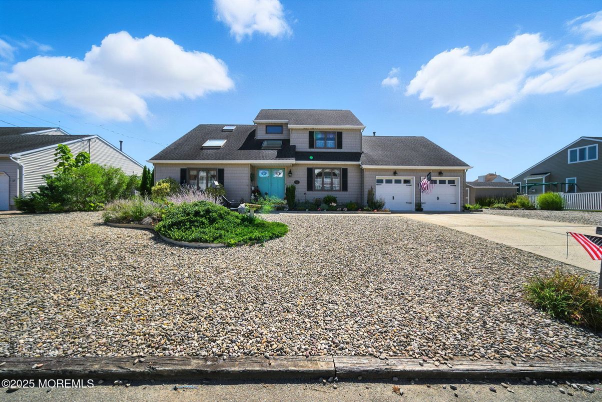 Attached, Exterior, Facade, French Provincial