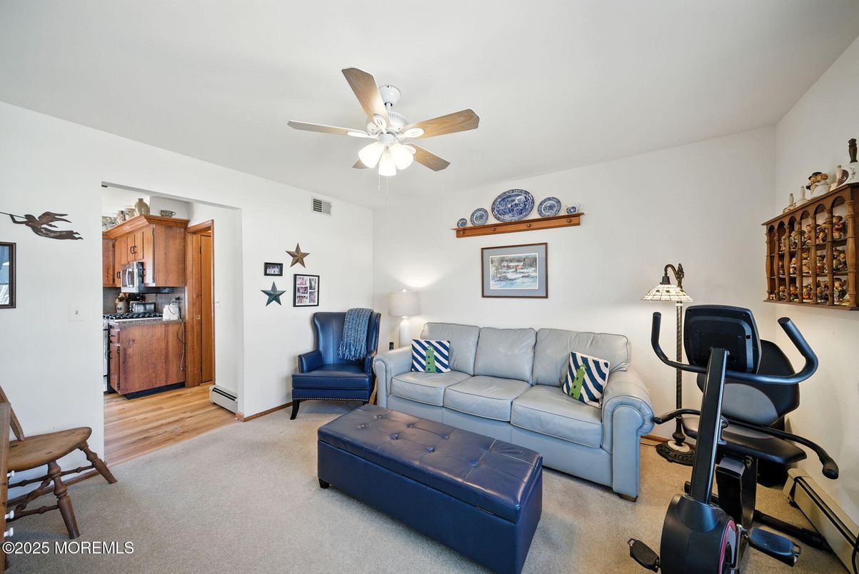 Fitness Equipment, Interior, Living room, Wood Texture Flooring