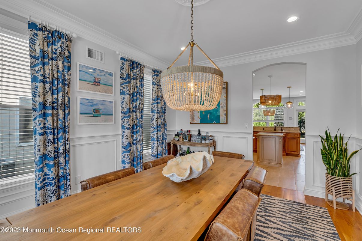 Chandelier, Dining room, Interior, Pendant Lights, Recessed Lighting, Wood Texture Flooring