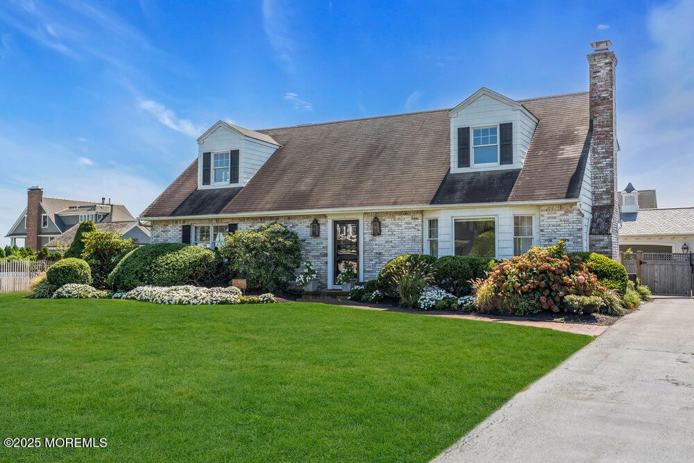Exterior, Facade, Cape Cod