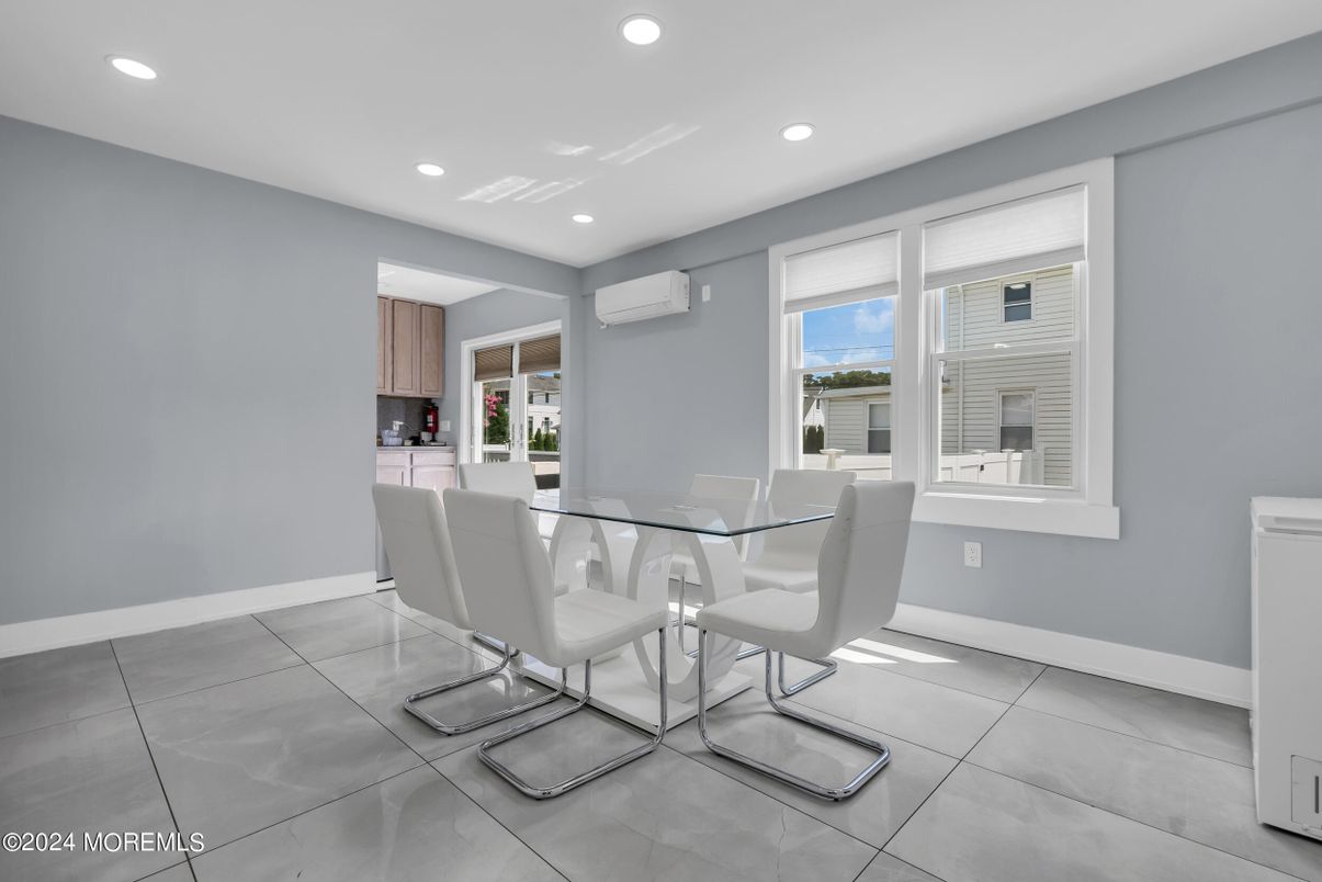 Dining room, Interior, Recessed Lighting, Water