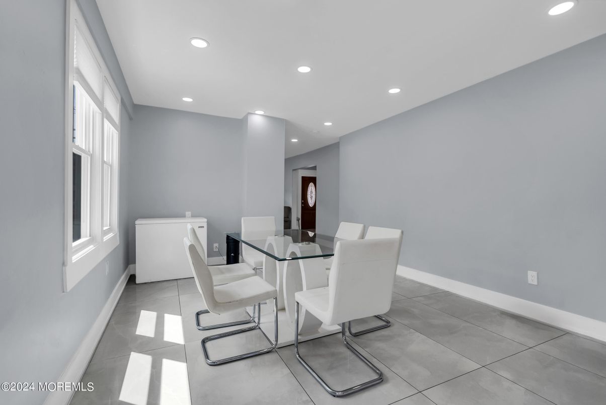Dining room, Interior, Recessed Lighting
