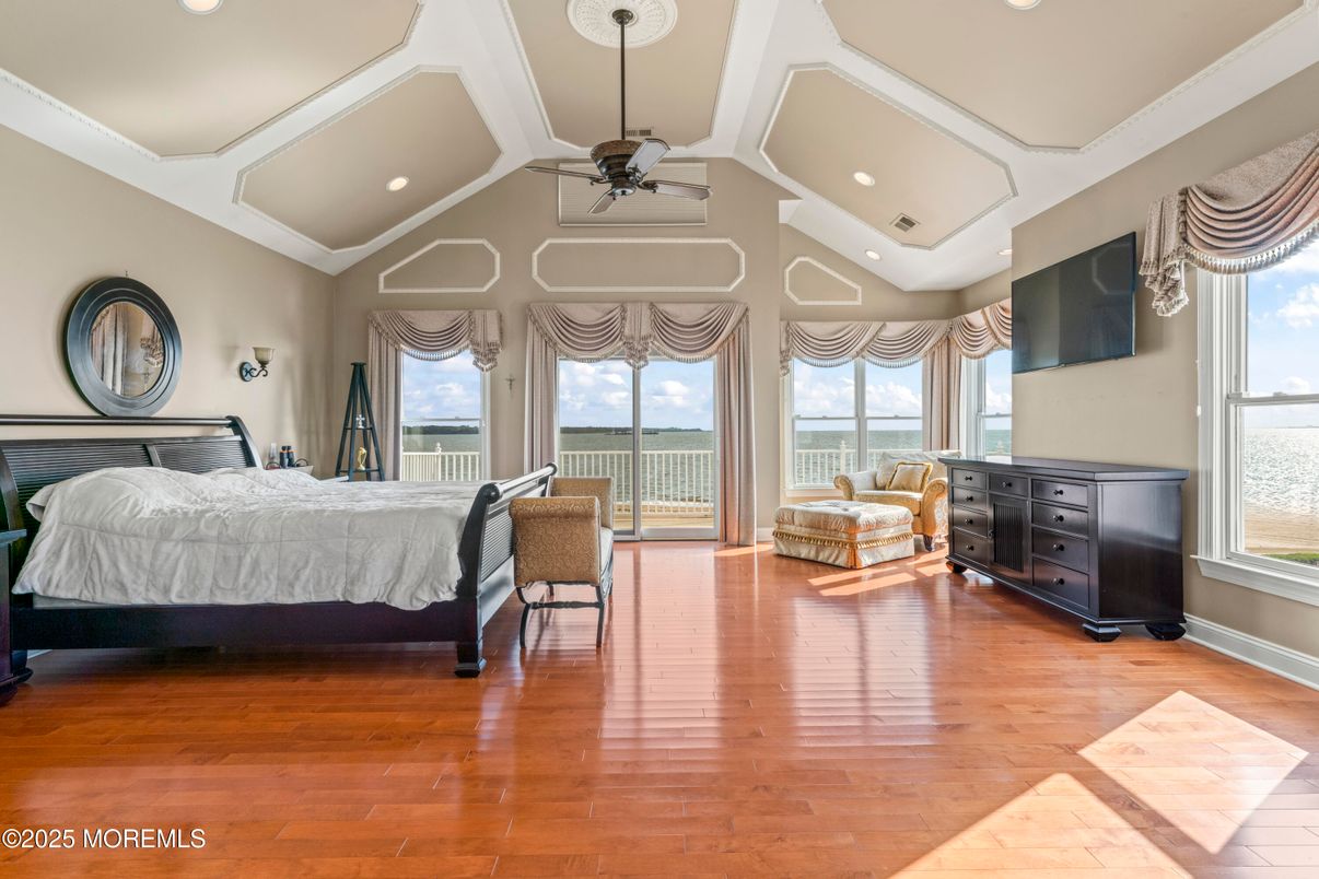 Bedroom, Interior, Recessed Lighting, Water, Wood Texture Flooring