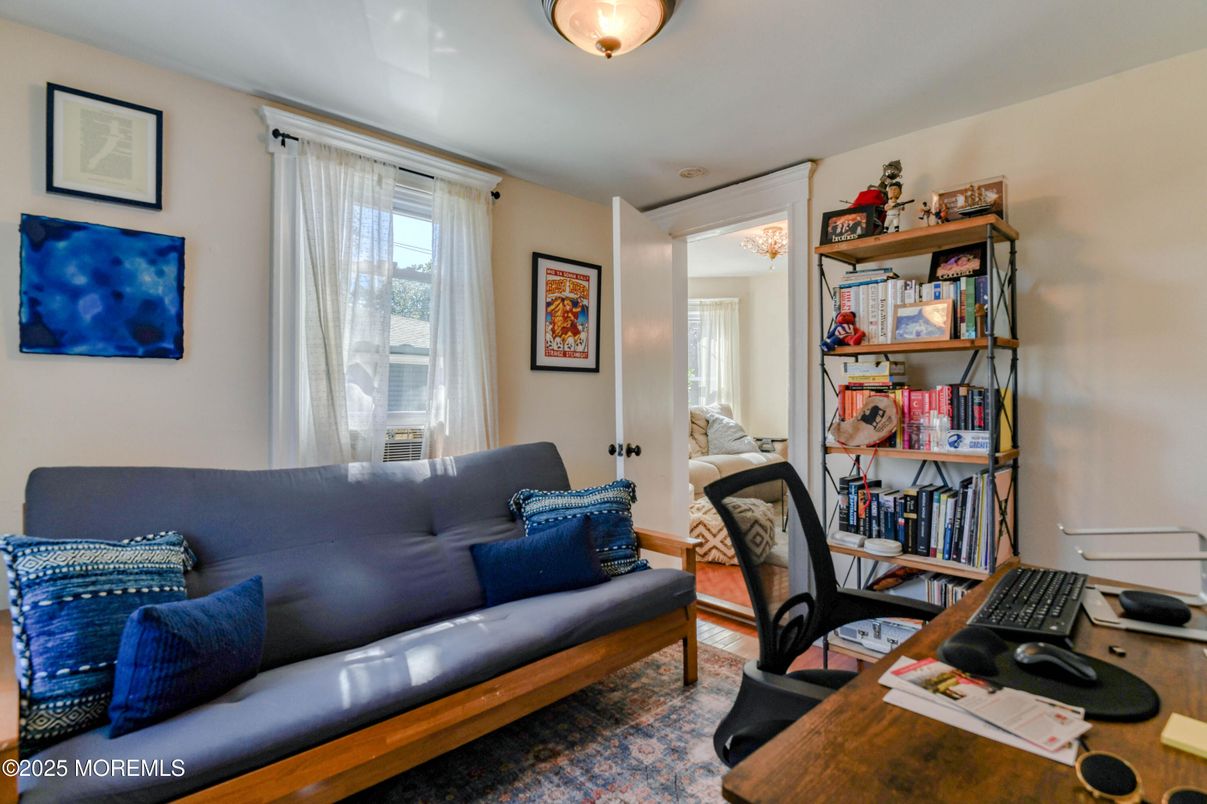 Home Office, Interior