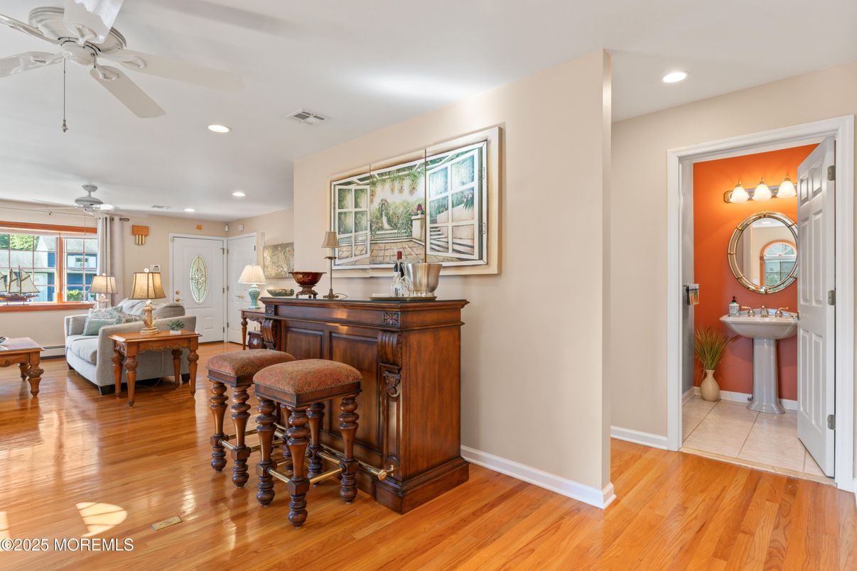 Bathroom, Interior, Living room, Recessed Lighting, Wood Texture Flooring