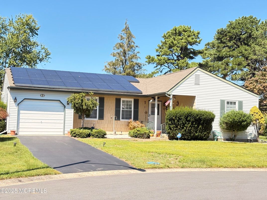 Attached, Exterior, Facade, Solar Panels, Ranch