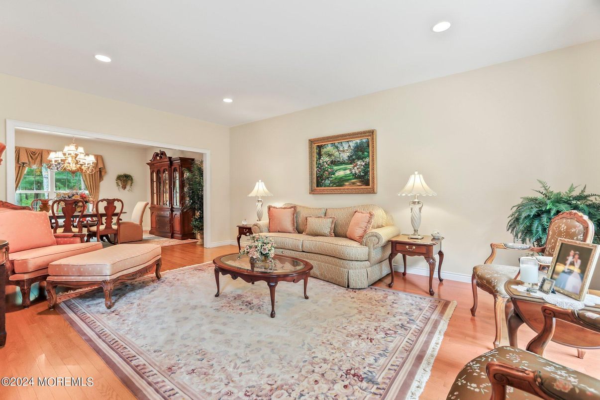 Chandelier, Dining room, Interior, Living room, Recessed Lighting, Wood Texture Flooring