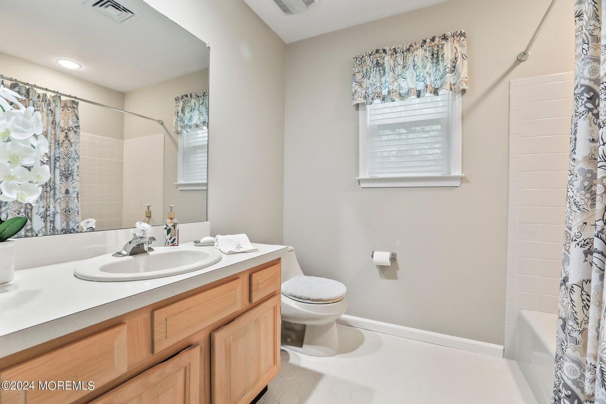 Bathroom, Interior, Recessed Lighting