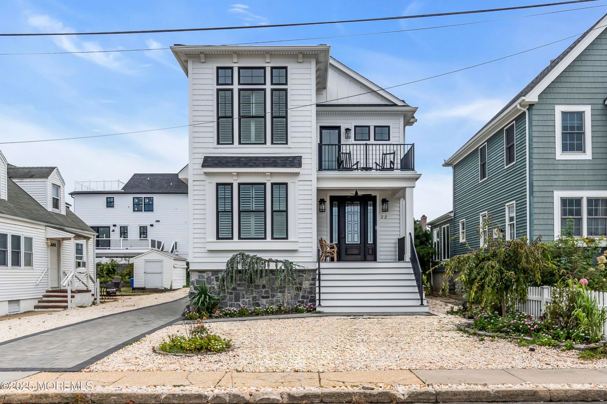 Exterior, Facade, Queen Anne Victorian
