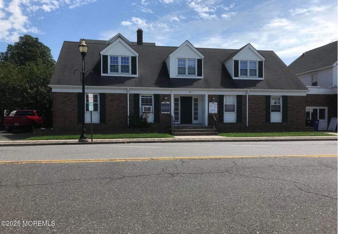 Exterior, Facade, Brick Facade, Cape Cod