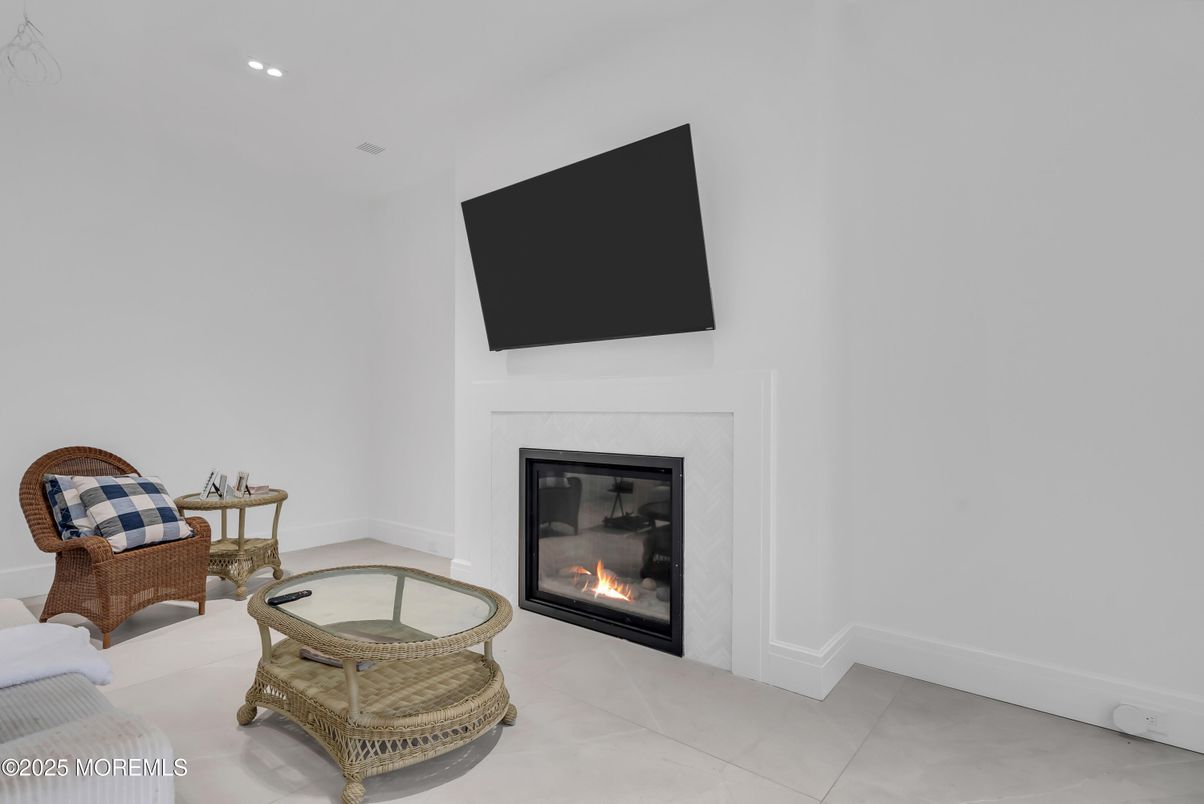 Fireplace, Interior, Recessed Lighting