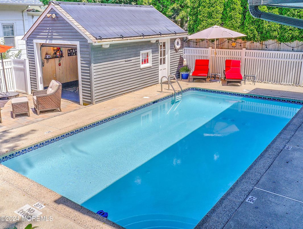 Exterior, Pool