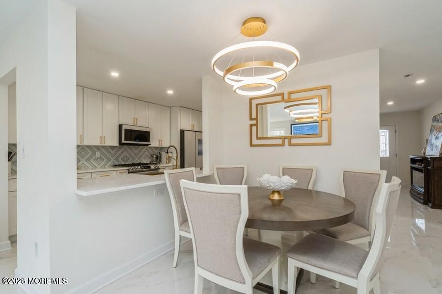 Dining room, Interior, Kitchen, Marble, Pendant Lights, Recessed Lighting