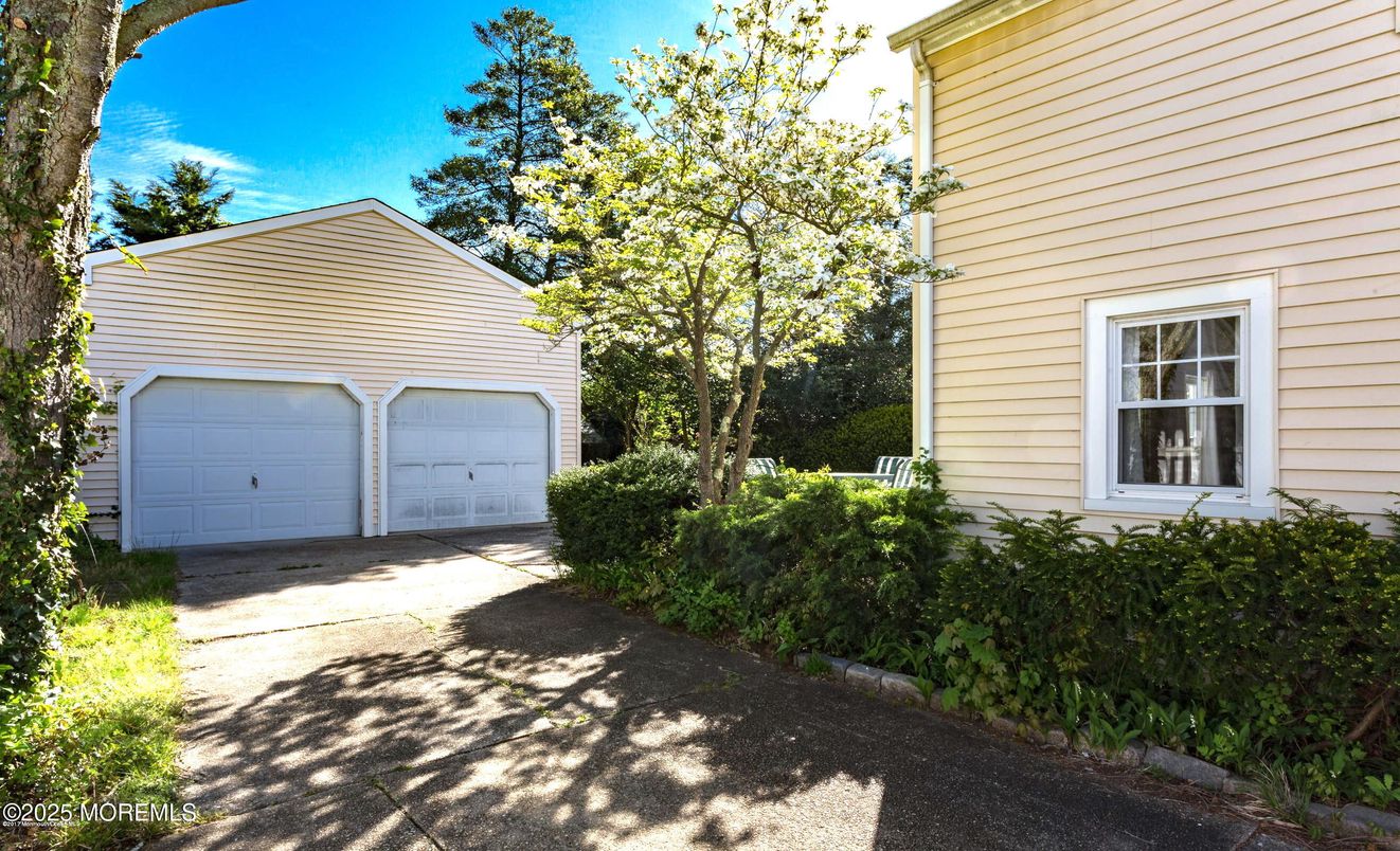 Detached Garage, Exterior