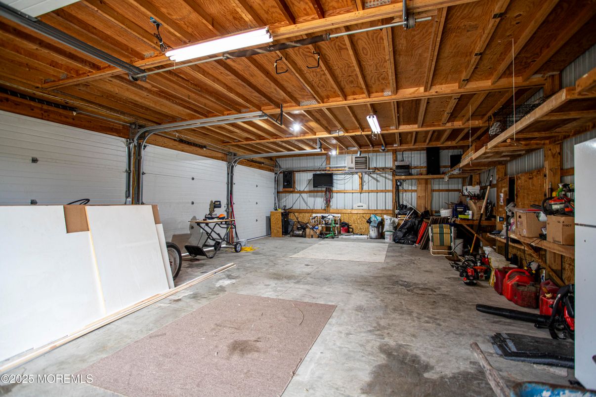 Fitness Equipment, Garage, Interior, Wooden Beams, Wooden Ceilings