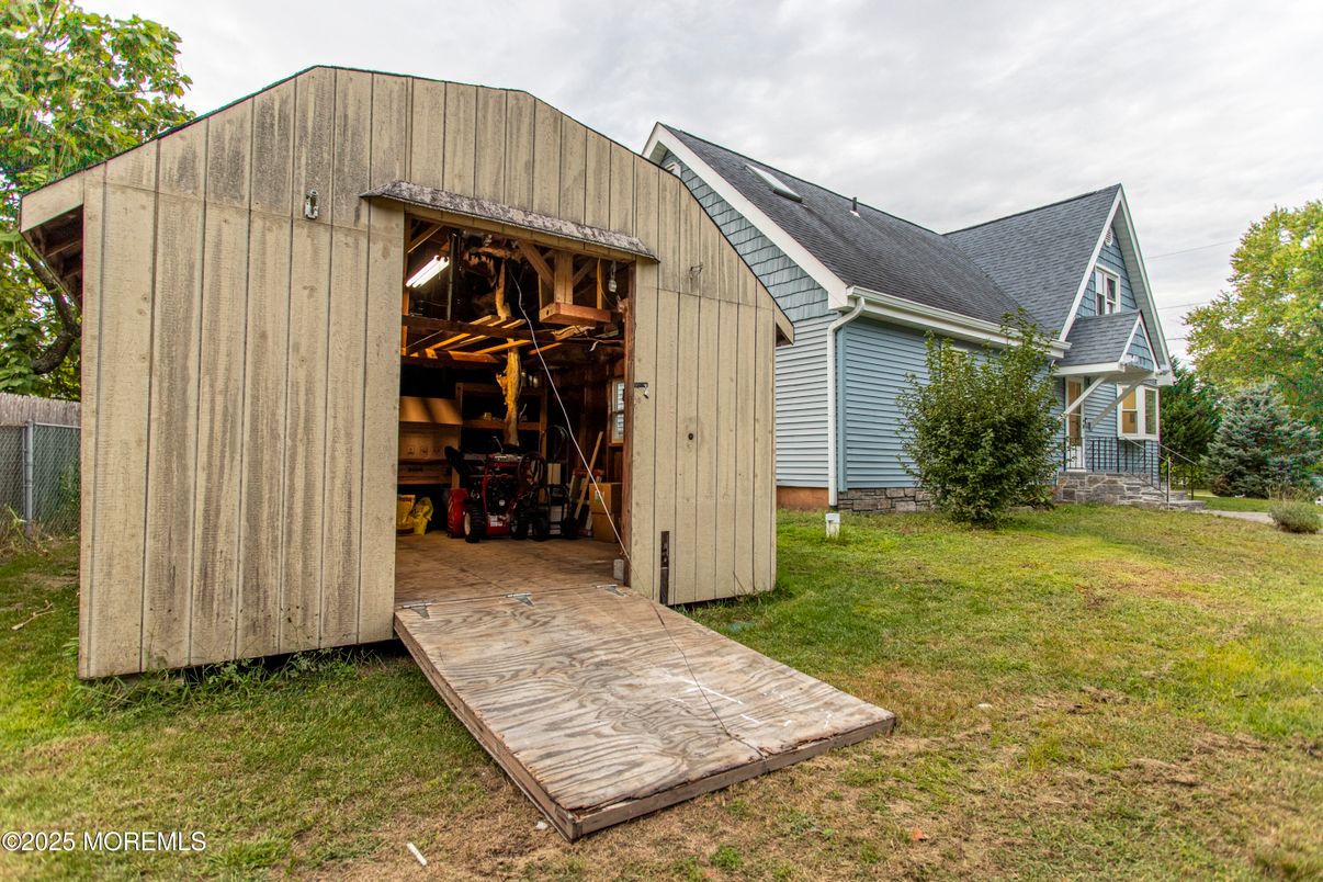 Backyard, Exterior