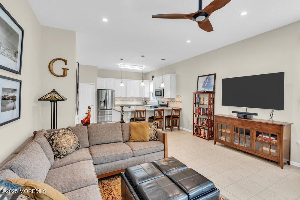 Interior, Kitchen, Living room, Pendant Lights, Recessed Lighting, Stainless Steel Appliances