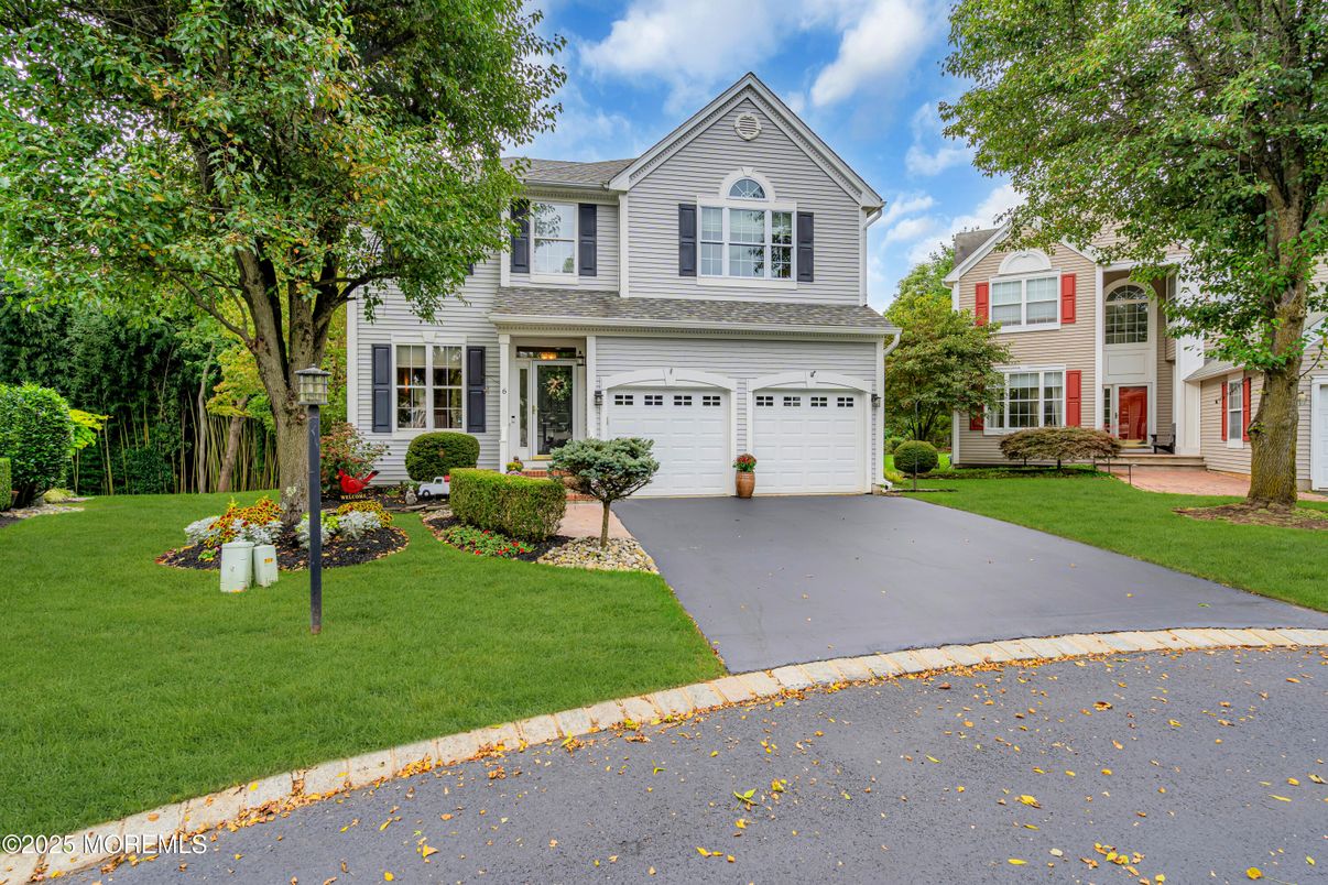 Attached, Exterior, Facade, Farmhouse
