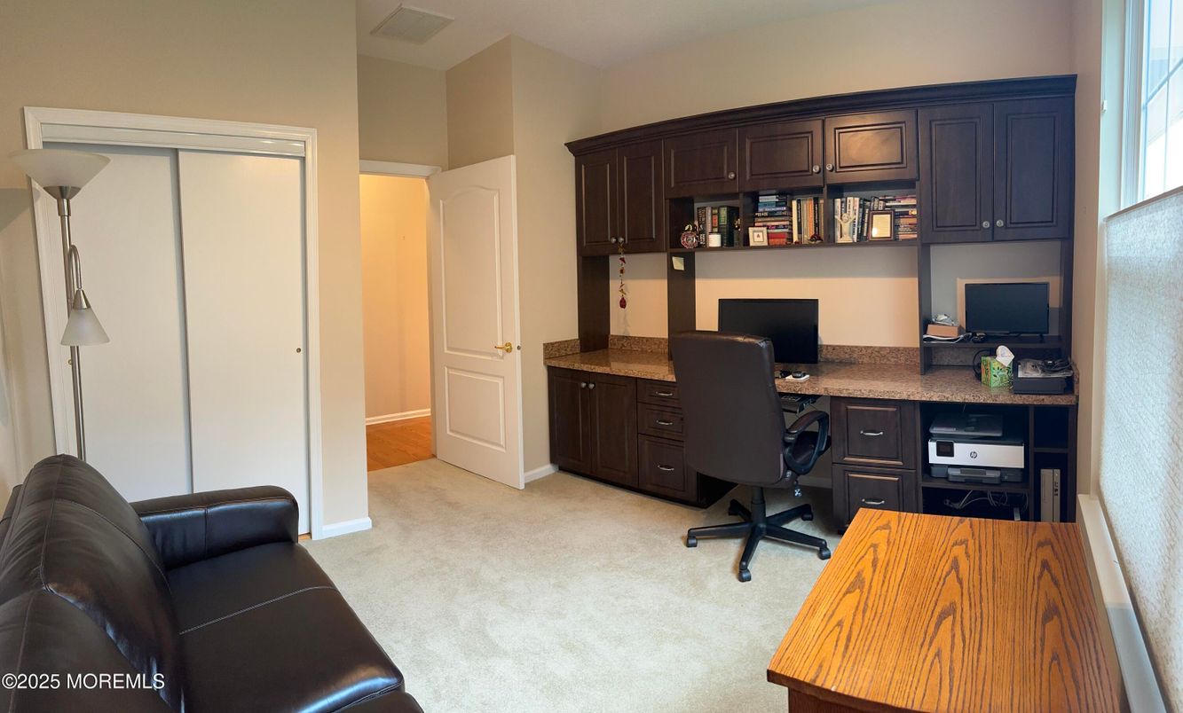 Home Office, Interior