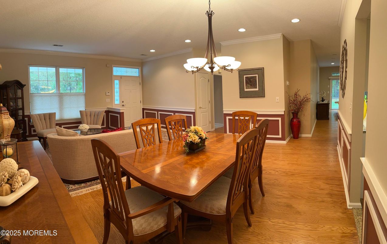 Chandelier, Dining room, Interior, Living room, Recessed Lighting, Wood Texture Flooring