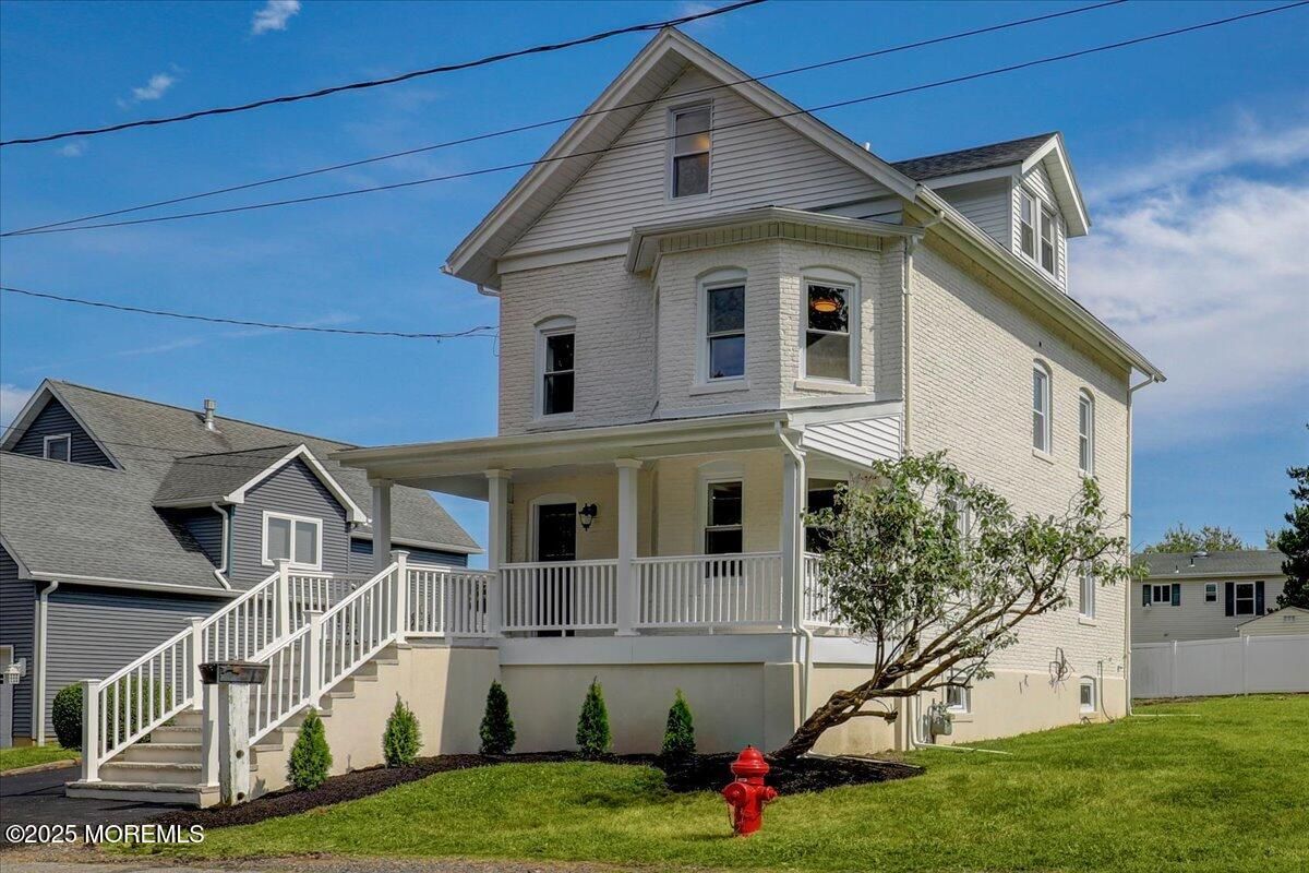 Exterior, Facade, Queen Anne Victorian