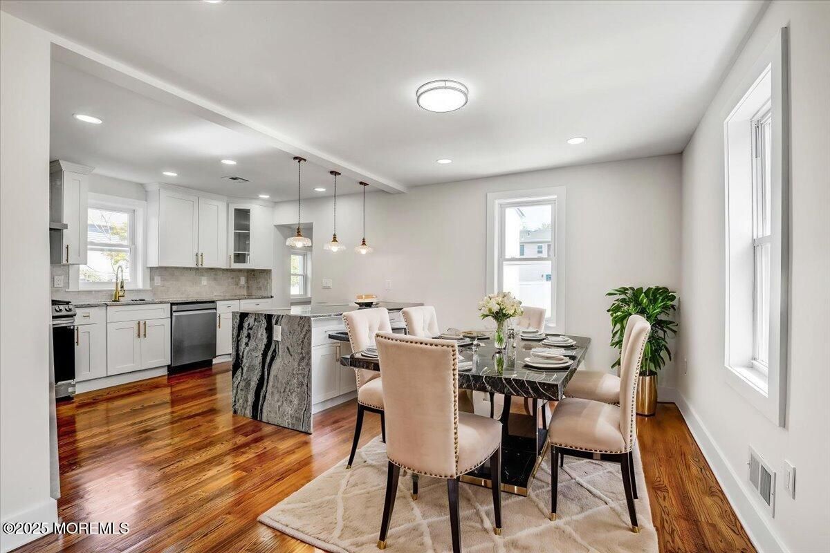 Dining room, Interior, Kitchen, Pendant Lights, Recessed Lighting, Wood Texture Flooring