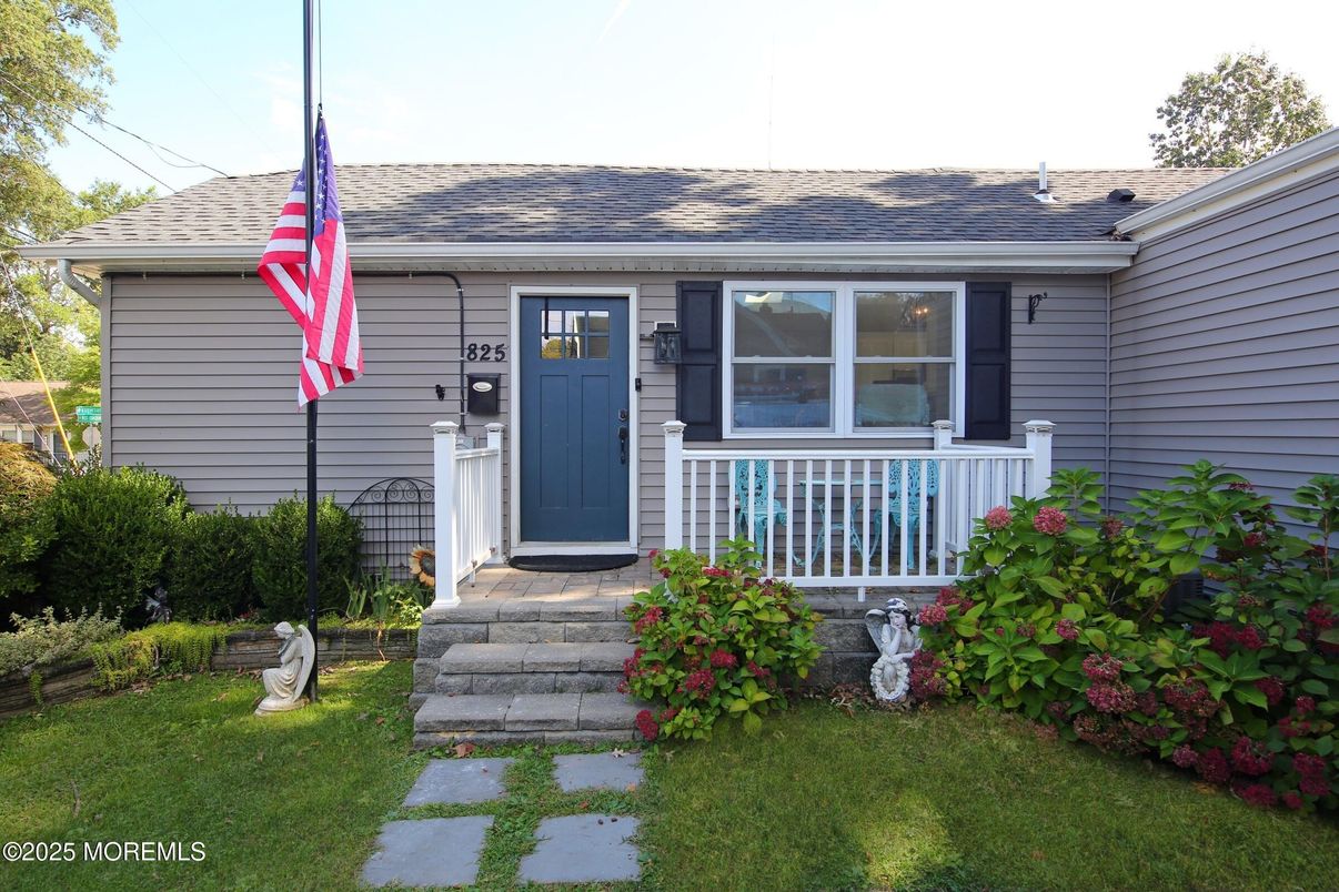 Exterior, Facade, Cape Cod