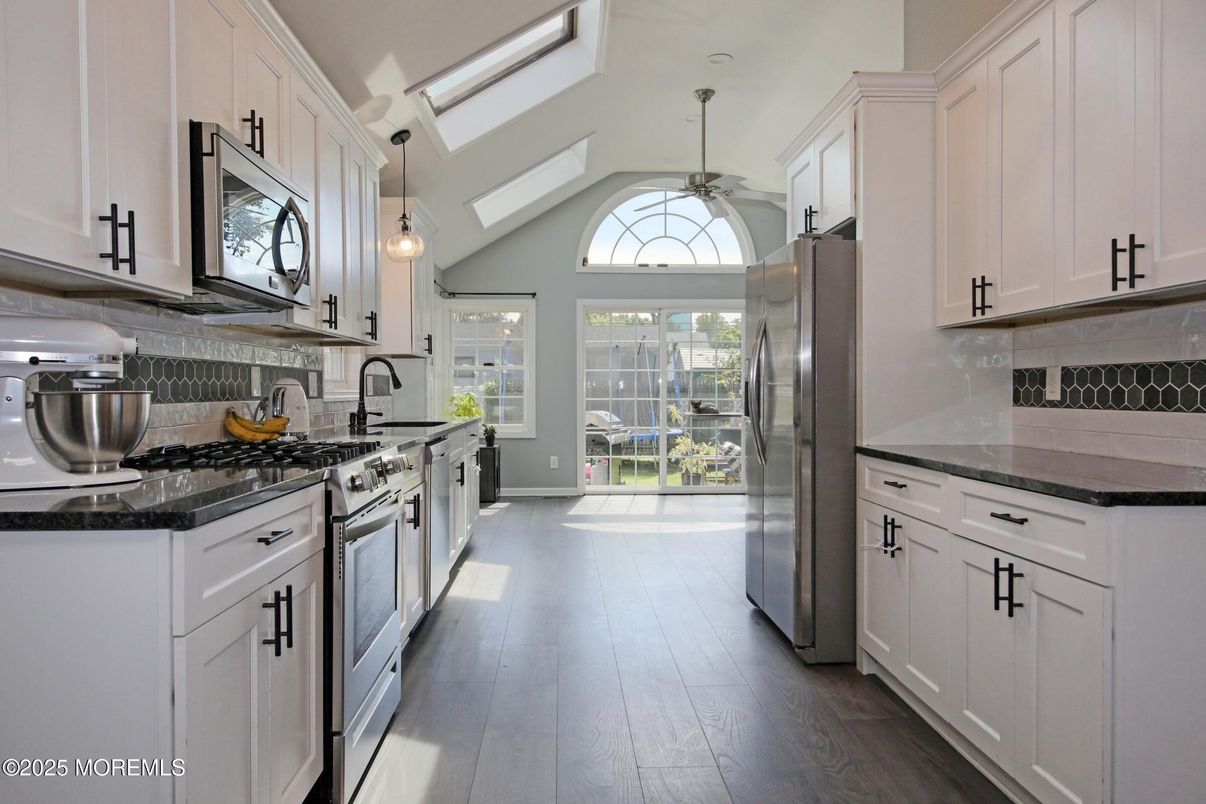 Interior, Kitchen, Pendant Lights, Wood Texture Flooring