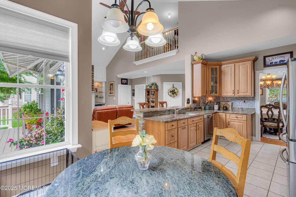 Dining room, Interior, Kitchen, Recessed Lighting