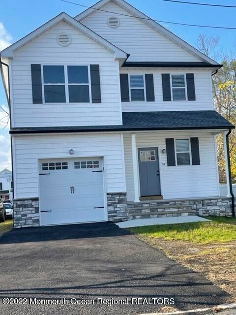 Attached, Exterior, Facade, Farmhouse