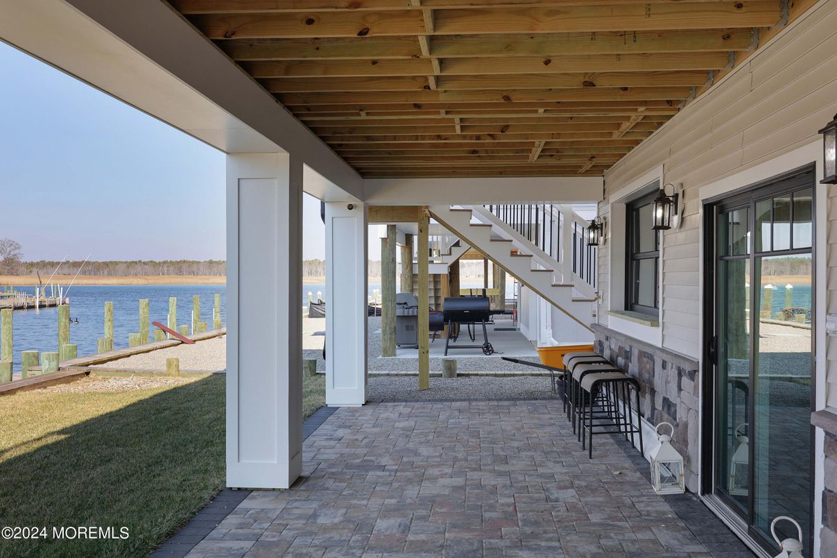 Exterior, Outdoor Kitchen, Water