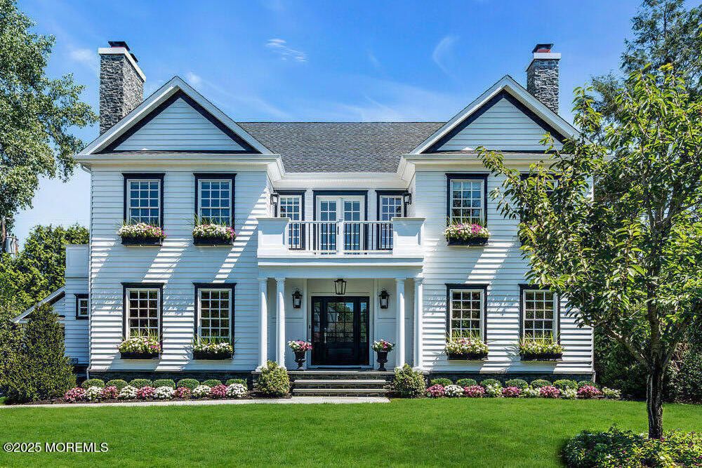 Exterior, Facade, Queen Anne Victorian