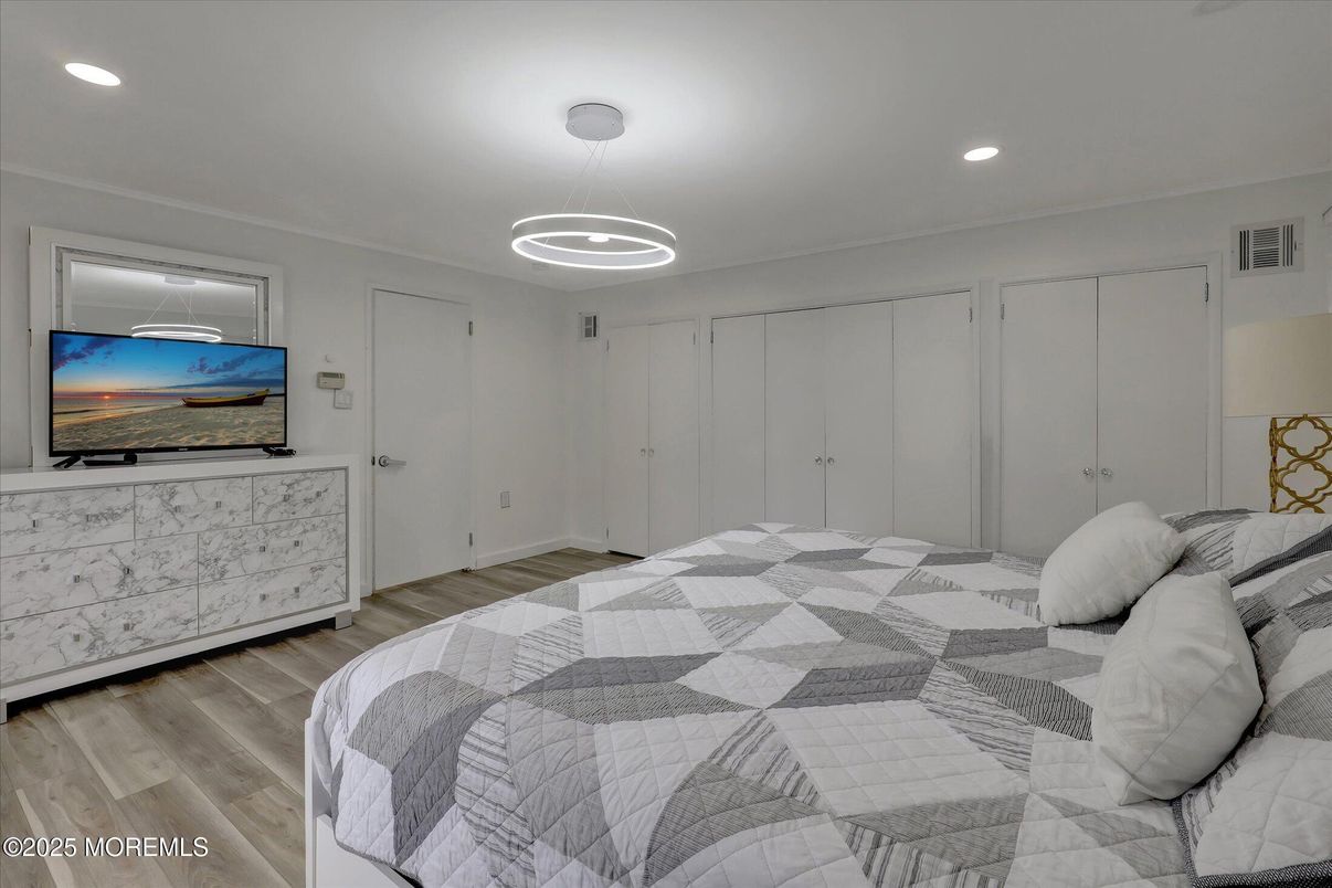 Bedroom, Interior, Pendant Lights, Recessed Lighting, Wood Texture Flooring