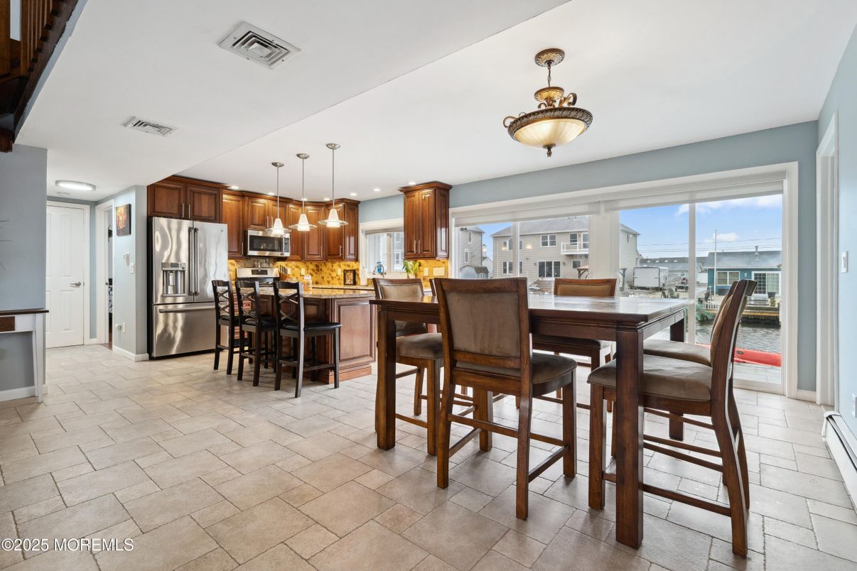 Dining room, Interior, Kitchen, Pendant Lights, Recessed Lighting, Stainless Steel Appliances