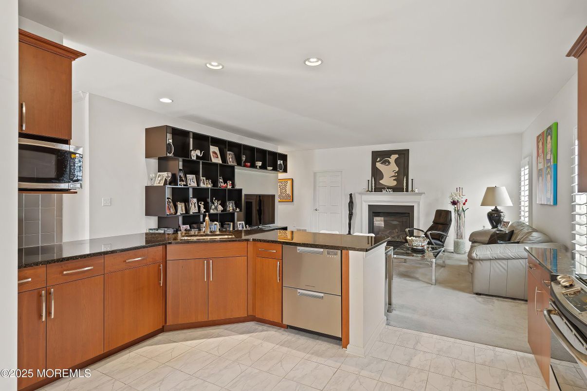 Fireplace, Interior, Kitchen, Recessed Lighting