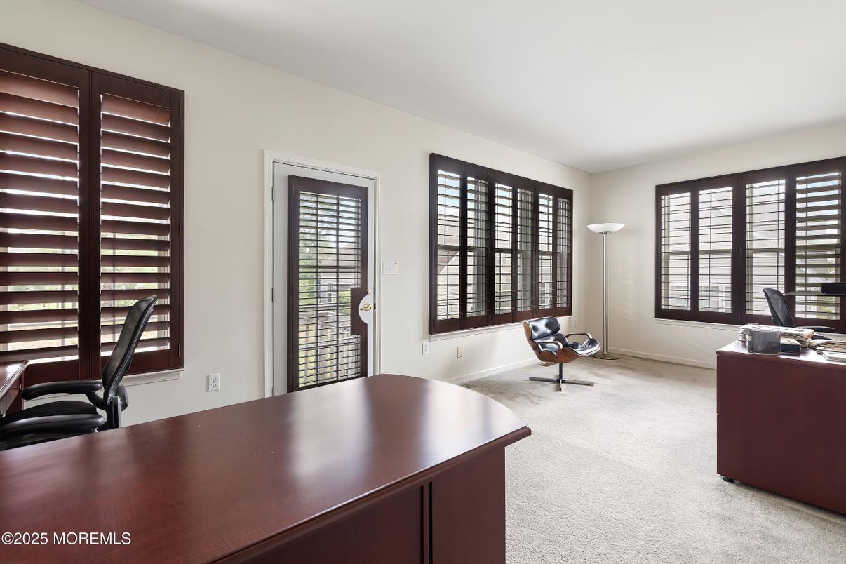 Home Office, Interior