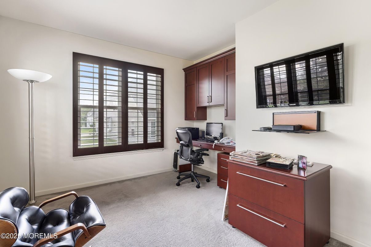 Home Office, Interior