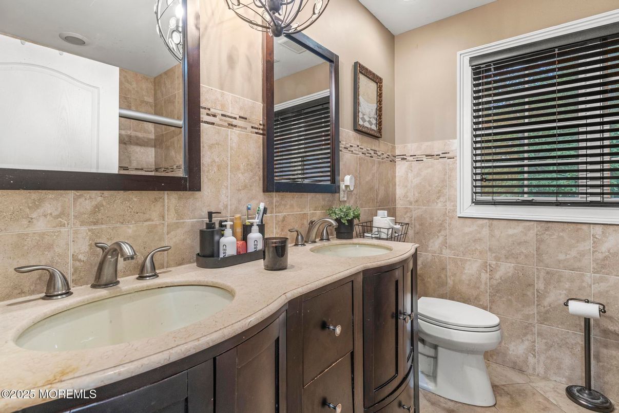 Bathroom, Dual Sink Vanities, Interior, Recessed Lighting