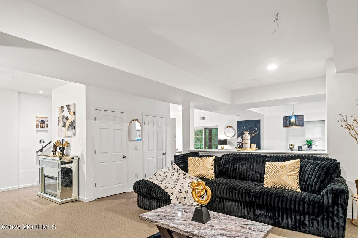 Interior, Living room, Recessed Lighting, Wood Texture Flooring