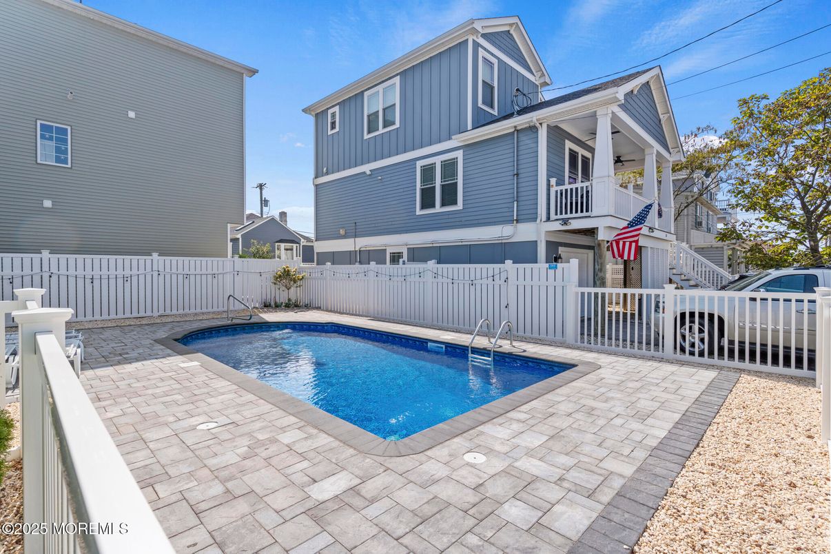 Exterior, Pool