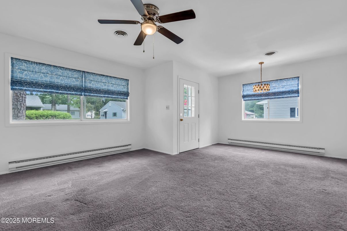 Empty room, Interior, Pendant Lights