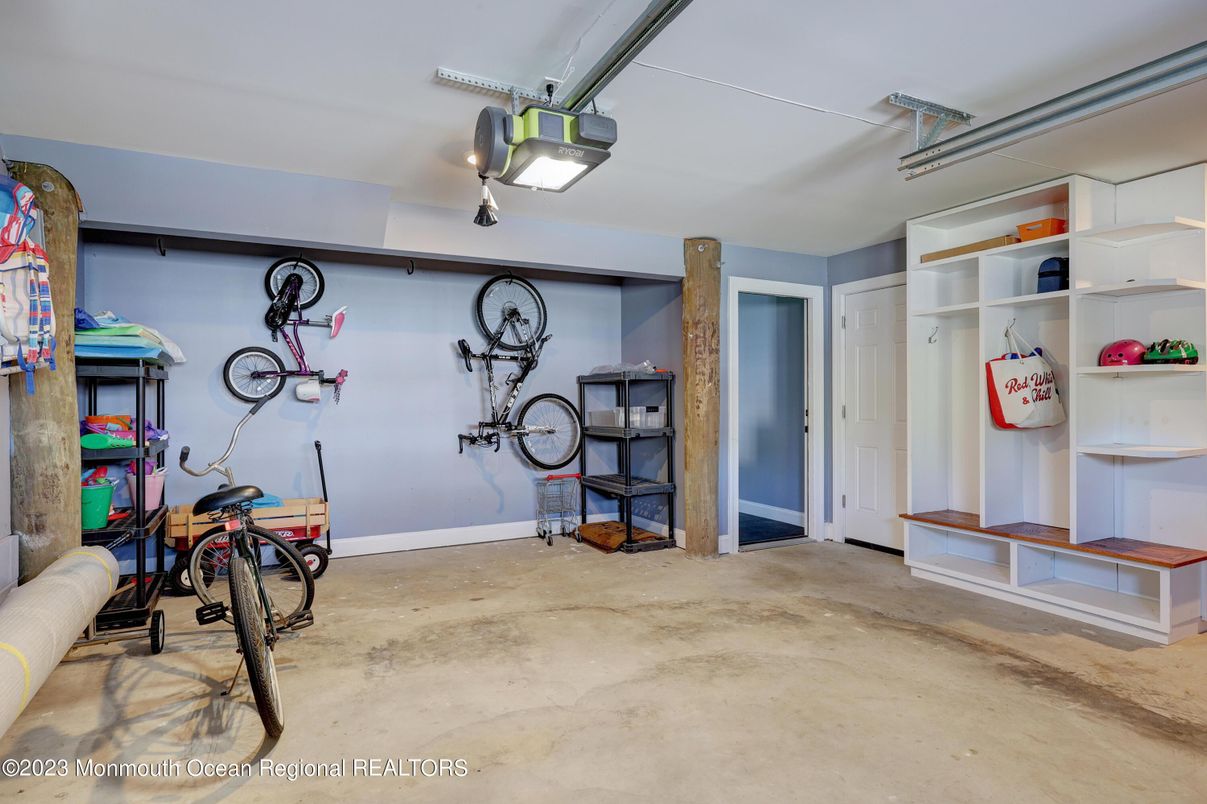 Garage, Interior