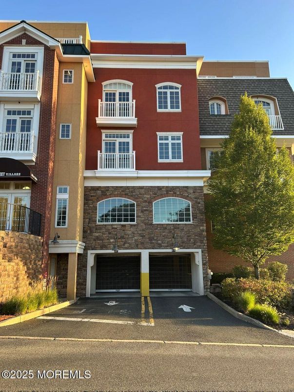 Attached, Exterior, Facade, Rowhouse