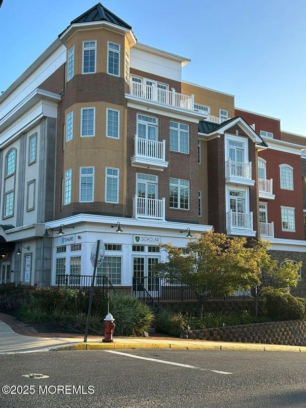 Exterior, Facade, Rowhouse
