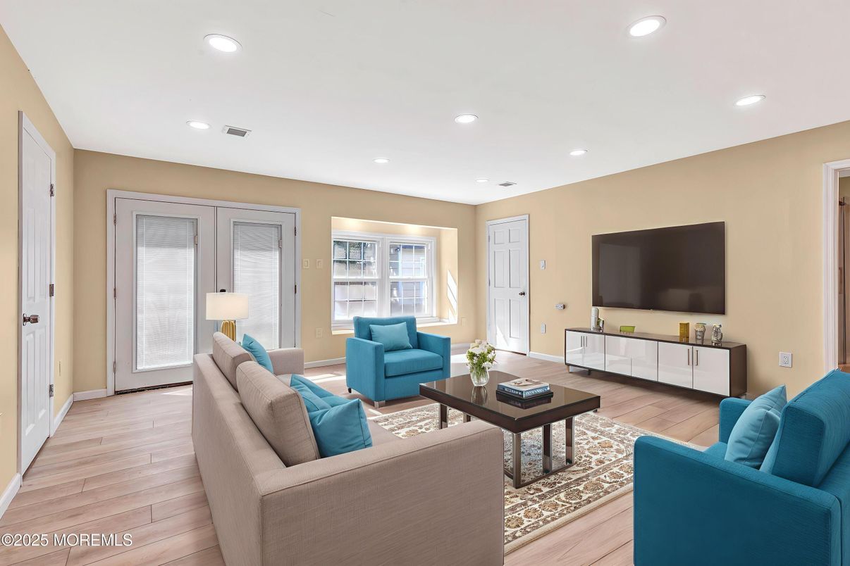 Interior, Living room, Recessed Lighting, Wood Texture Flooring