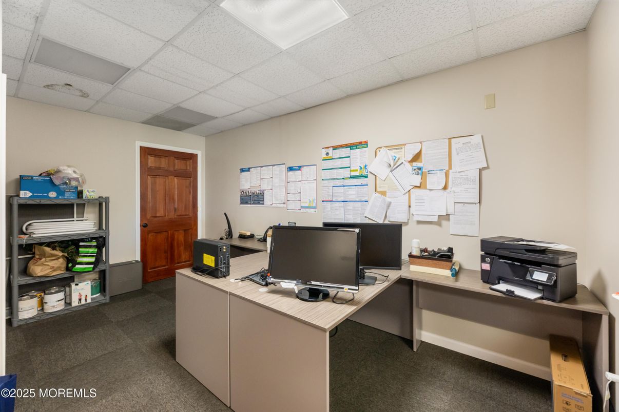 Home Office, Interior