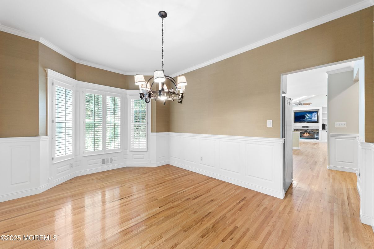 Chandelier, Empty room, Interior, Wood Texture Flooring