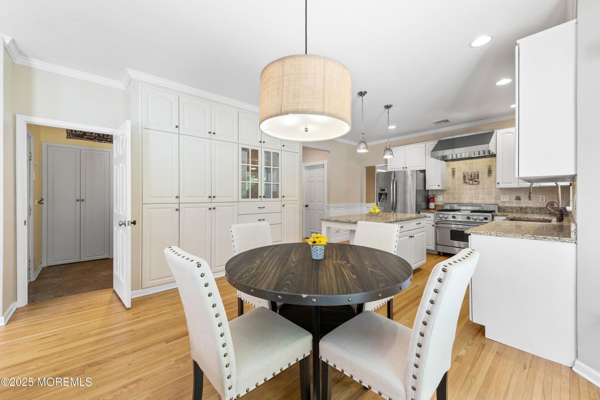 Dining room, Interior, Kitchen, Pendant Lights, Recessed Lighting, Stainless Steel Appliances, Wood Texture Flooring