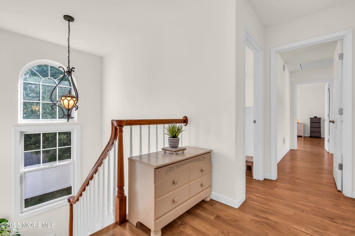 Interior, Pendant Lights, Wood Texture Flooring